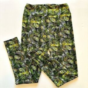 LuLaRoe Green Leaf Print Leggings O/S